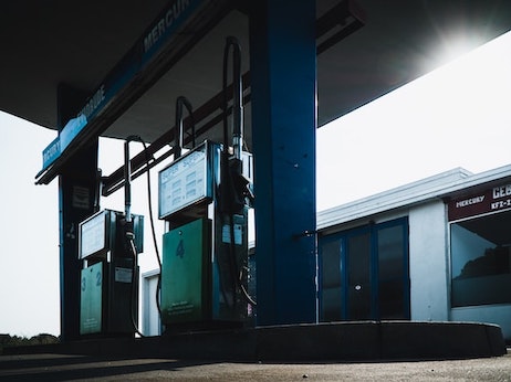 Нефть Brent превысила $84 за баррель