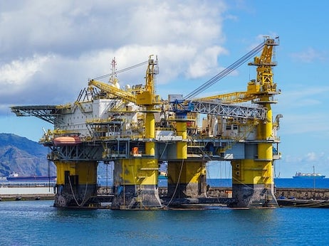 Россия должна снизить добычу нефти из-за соглашения с ОПЕК+