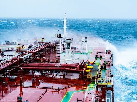 Нефть рванула за отметку в 72 доллара в ожидании шторма