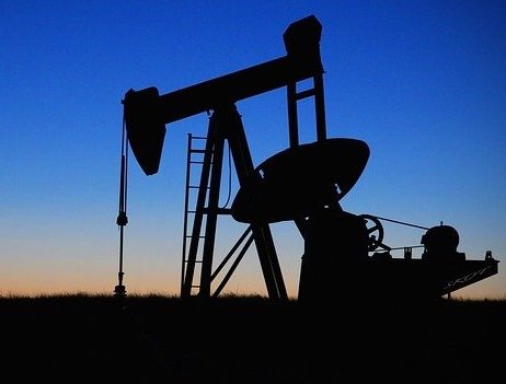 Цены на нефть кружат вокруг максимума 2018 года перед встречей стран ОПЕК+
