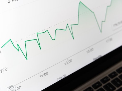 Нефть дешевеет быстрее на фоне опасений падения глобального спроса