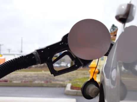 Нефть Brent торгуется около $83,6 за баррель